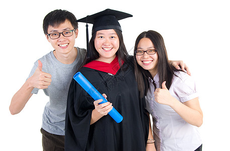 亚洲毕业亚洲召集家庭兄弟女士学生女性团体男性喜悦拥抱图片