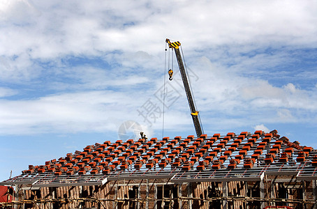 准备屋顶瓷砖天空工人乡村橙子构造工具房子建造起重机奢华图片