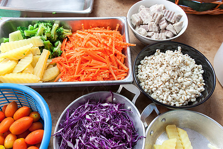 煮熟蔬菜很多东西美食盘子烹饪维生素饮食芋头厨房营养食物图片
