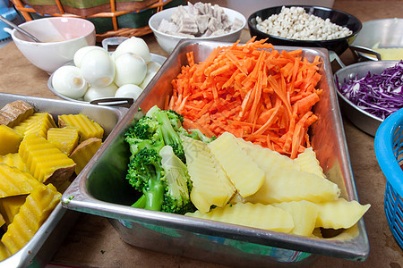 煮熟蔬菜很多东西芋头盘子美食营养维生素厨房食物烹饪饮食图片