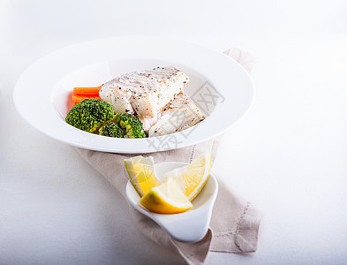 鳕鱼和蔬菜鱼汤白鱼海鲜午餐熟鱼素食食物美食家健康饮食晚餐图片