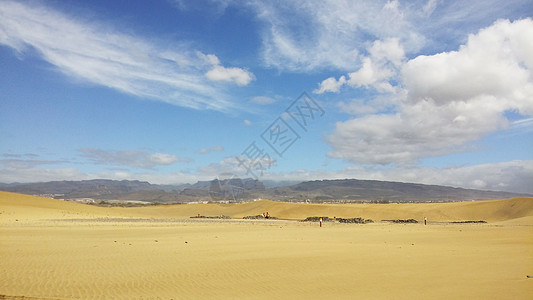 西班牙马斯帕洛马斯阳光日美丽的沙丘蓝天山脉蓝天白云自然景观沙地质地海滩全景景观图片