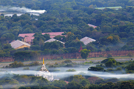 米兰曼德勒日落天线金子历史全景山脉森林寺庙城市精神宝塔图片