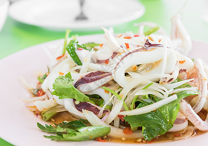 泰国辣椒鱿鱼沙拉午餐营养乌贼香料章鱼盘子餐厅洋葱沙拉辣椒图片