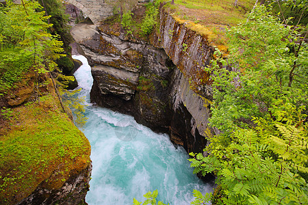 挪威 冰川河溪流山沟运动森林乳白色地形蓝色风景石头岩石图片