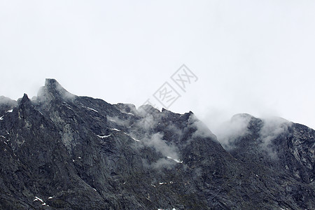 挪威的长城天空山脉巨魔悬崖冰川岩石蔬菜图片