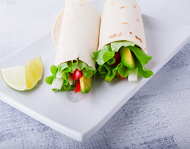 蔬菜包包三明治美食家沙拉柠檬盘子吃饭调味品小菜面包健康饮食饮食图片