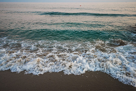 傍晚在海上波浪热带海浪太阳季节海景地平线波纹海洋环境图片