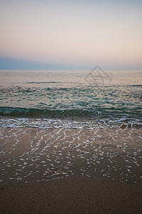 傍晚在海上冲浪天气环境蓝色地平线波浪晴天支撑阳光天空图片