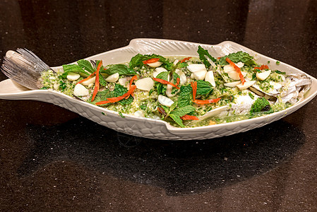 蒸汽海水贝贝午餐蔬菜低音盘子柠檬烹饪美食饮食白色餐厅图片