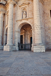 里斯本 Portuga 市的旧门石头建筑学木头风化街道古董历史旅行建筑城市图片