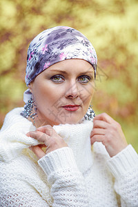 身戴头巾的癌症病人 佩戴头巾的癌症患者女孩皮肤女性药品成人幸存者头发女士疾病损失图片