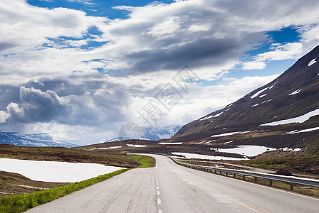 挪威的公路 山地和山区图片