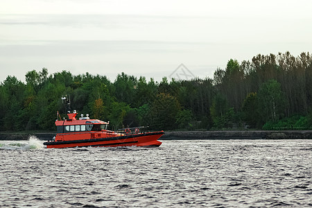 橙色领航船安全海浪船运飞行员运输航海速度警卫港口海洋图片