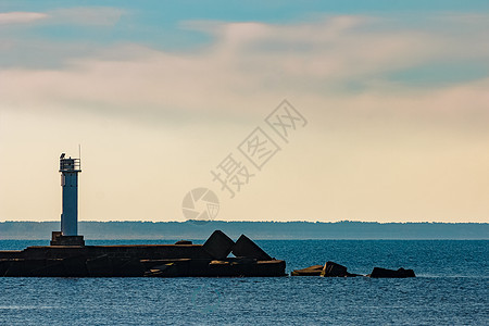 带灯塔的防水堤坝海浪海景石头海洋导航码头建筑海岸线海岸海堤图片