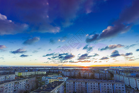 夜夜云朵丽的天空射线景观旅行场景太阳橙子蓝色天气天空城市图片