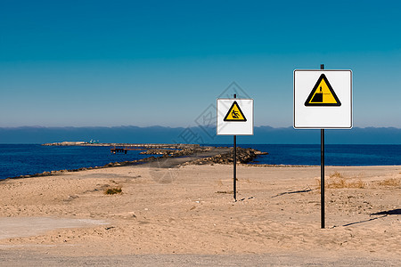 黄黄警示信号码头海景沙丘游泳风险蓝色海滩安全标签天空图片