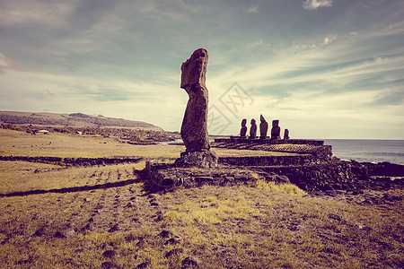 Moais雕像 东岛阿胡塔海石头雕塑天空宗教旅行旅游地标纪念碑历史文化图片