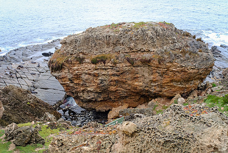 岩石和海洋海堤晴天荒野热带天空旅游海景石头海岸海滩图片