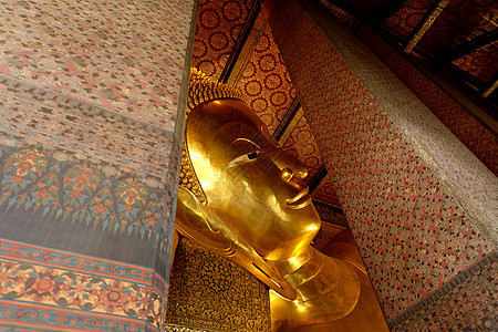 Wat Pho是泰国著名的寺庙和历史里程碑 古老的佛像仰卧在Wat Pho内佛教徒建筑学文化旅游雕塑艺术地标雕像神社旅行图片