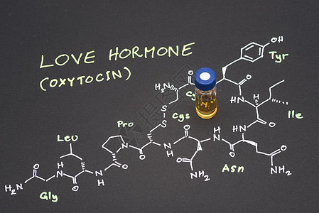 装有化学公式的纸面上胶合蓝色盖样品瓶化学品技术爱情药店生物微生物学荷尔蒙实验科学科学家图片
