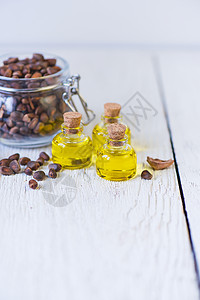 雪松坚果油坚果食物松属脂肪治疗芳香药品松树瓶子营养图片