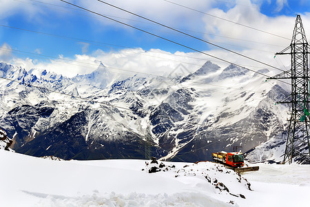 山上雪地机动杜奈虫虫车荒野打扫季节全景爬坡金属冰川高度风景拖拉机图片