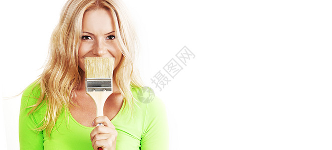 一个有刷子的女人学生装饰金发艺术家务建筑生活工作女性房子背景图片