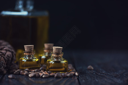 雪松坚果油植物种子季节温泉玻璃坚果锥体疗法瓶子药品图片