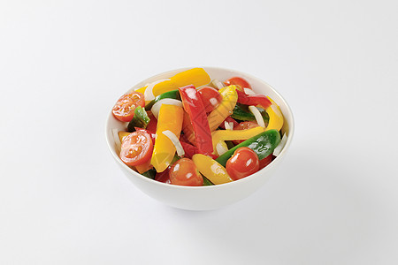 新鲜的胡椒和番茄沙拉洋葱椒条小菜蔬菜灯笼辣椒胡椒棒西红柿三色食物图片
