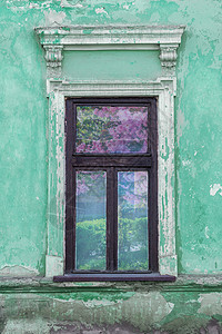 破裂的墙面上的旧窗框建筑国家木头古董公寓风格蓝色装饰建筑学艺术图片