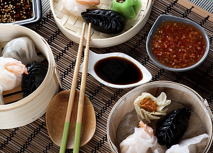 竹子碗中的定金蔬菜蟹肉美食饺子海鲜乌贼点心午餐阴影美食家图片