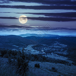 天空夜景素材山边草原上有森林的村庄行星种植园场地山坡月亮爬坡衬套天空旅行地球背景