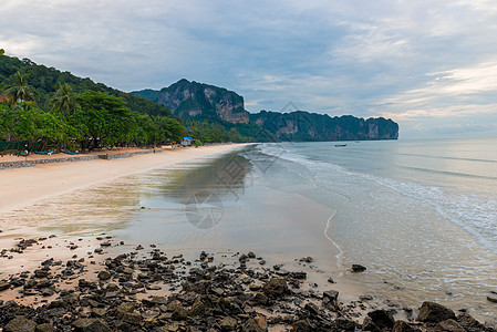 泰国Krabi海滩的顶端风景和流水图片