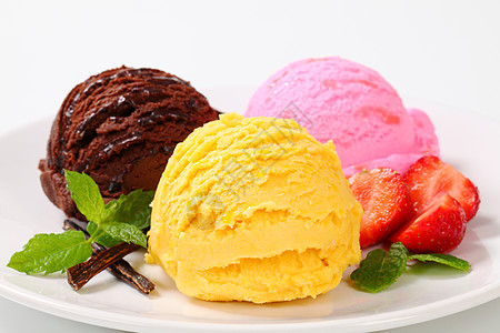 冰淇淋三家勺子棕色橙色甜点食物水果味道三重奏菠萝粉色图片
