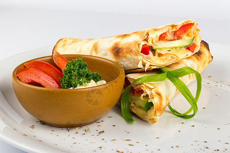 加黄瓜和胡椒午餐盘子面包木头辣椒食物红色蔬菜烹饪绿色图片