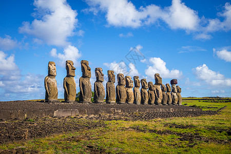 Moais 雕像 阿胡汤加里基 东岛地标太阳文化雕塑蓝色考古学岩石世界遗产旅行石头图片