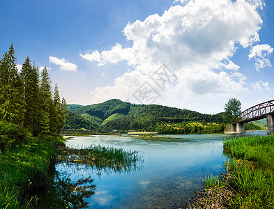 山田村附近有森林和河流图片