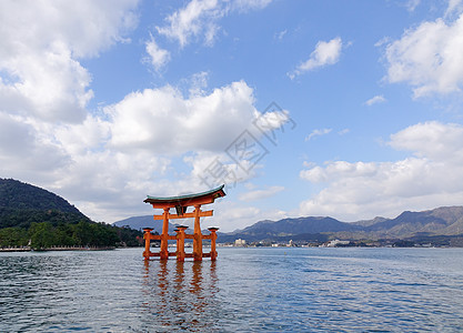 日本水岛神社的漂浮大门宫岛入口旅行神道建筑学历史性地标海岸神社日落图片