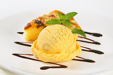 海绵蛋糕加冰淇淋冰冻细雨盘子桃子甜点橙子食物酸奶香草图片