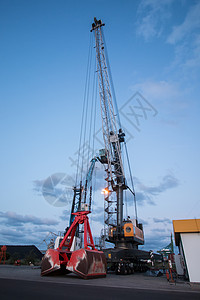 Sines 港口起重机机械货运运输商品库存天空日落工业安全机器图片