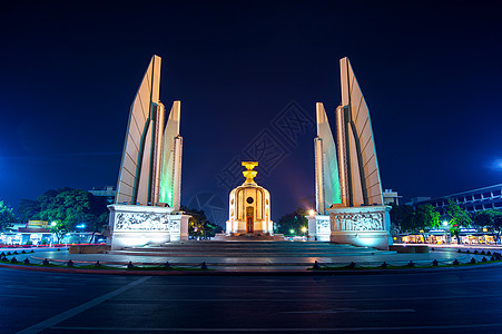 泰国曼谷夜幕民主纪念碑泰国曼谷纪念碑公园街道民主地标景观历史观光建筑学吸引力图片
