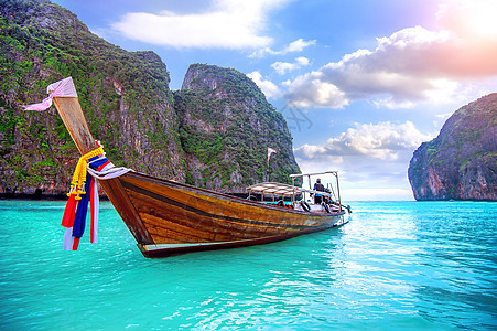 泰国克拉比省Phi Phi岛Maya湾的长船和蓝水热带天空珊瑚风景海滩天堂蓝色旅游假期海洋图片