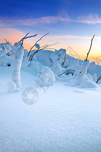 南韩冬雪覆盖的登峰造极山上天空全景季节天气运动爬坡假期太阳戏剧性荒野背景图片