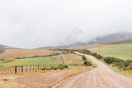 公路上的景观农场乡村农业泥路场地多云阴影风景灌溉图片