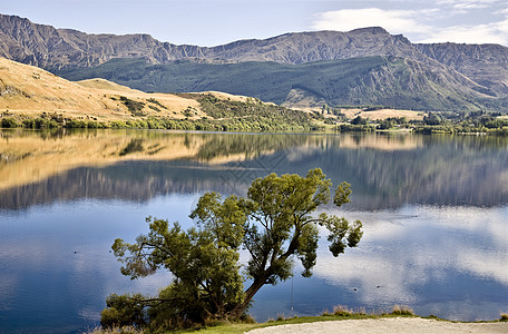 新西兰海耶斯湖旅游场景天空反射风景图片