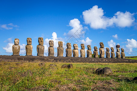 Moais 雕像 阿胡汤加里基 东岛天空岩石照片纪念碑世界遗产晴天文化海洋团体石头图片