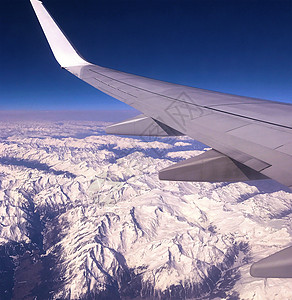 飞越阿尔卑斯山图片