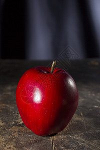 红成熟苹果食物饮食植物甜点水果黑色红色图片