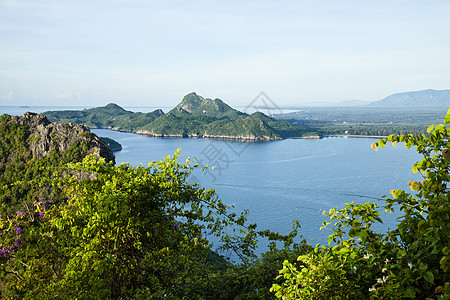 普拉丘普湾旅游太阳绿色异国旅行蓝色放松海景岛屿天空图片